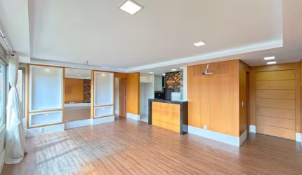 Apartamento com 3 quartos à venda na Avenida da Cavalhada, 5730, Cavalhada, Porto Alegre por R$ 670.000