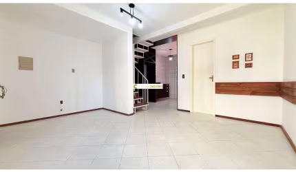 Casa em condomínio fechado com 3 quartos à venda na Avenida Monte Cristo, 100, Vila Nova, Porto Alegre por R$ 228.000