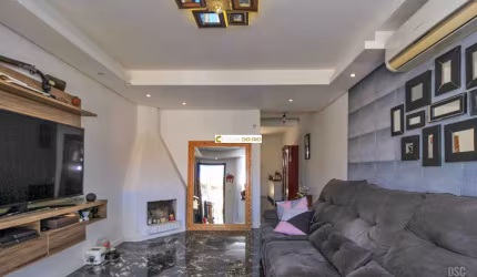 Casa com 2 quartos à venda na Rua Norival Paranaguá de Andrade, 87, Hípica, Porto Alegre por R$ 360.000