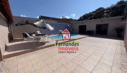 Casa isolada com piscina perto da praia  2 quartos à venda, 104 m² por R$ 585.000  Mirim  Praia Grande SP