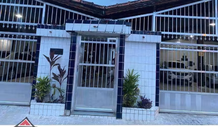 Casa de condomínio próxima à via expressa com 2 quartos à venda, 64 m² por R$ 233.000  Vila Antártica  Praia Grande/SP