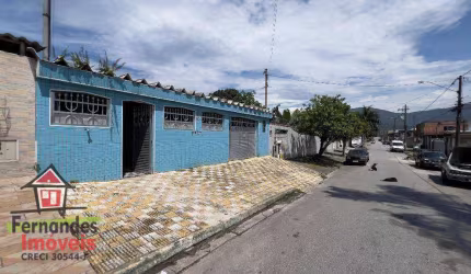 Casa isolada com 3 dormitórios para alugar definitivo pacote 300 m² de terreno por R$ 1.900 mês  Jardim Rio Branco  São Vicente/SP