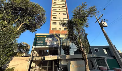 Apartamento no Centro, 2 vagas.