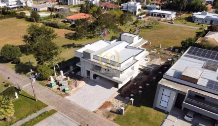 Casa de Alto Padrão em Condomínio