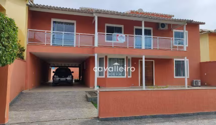 Casa Espetacular em condomínio fechado !!!