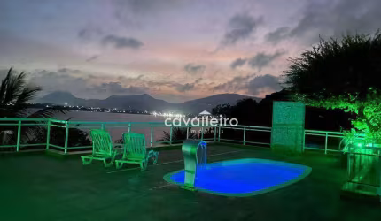 Casa com 4 quartos, sendo 2 suítes, com 530 m², à venda por R$ 2.500.000 - Araçatiba - Maricá/RJ