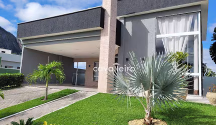 Lindíssima casa em Condomínio de Luxo !!!