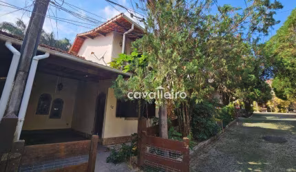 Duplex em condomínio no centro de Marica.
