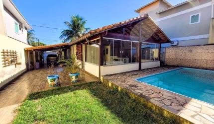 Casa com 3 quartos, piscina e churrasqueira pertinho do centro à venda, 160 m² por R$ 500.000 - Centro - Maricá/RJ