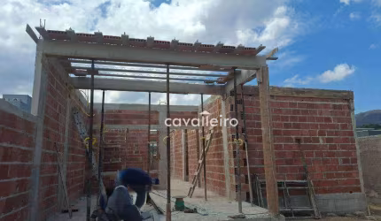 Casa com 03 qurtos, sendo 01 suíte, em condomínio proximo ao Centro de Maricá