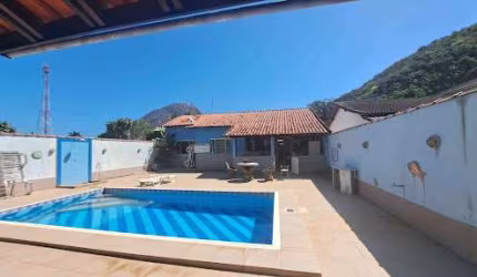 Casa com 4 dormitórios à venda, 250 m² por R$ 800.000,00 - Recanto de Itaipuaçu - Maricá/RJ