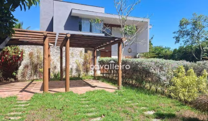 MARAVILHOSA CASA NO COND. PEDRA VERDE – 4 SUÍTES, PISCINA, ÁREA GOURMET E PAISAGISMO EXUBERANTE!