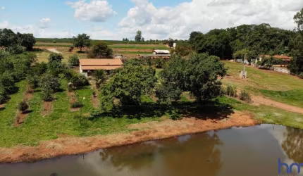 FAZENDA DE MÚLTIPLAS APTIDÕES COM 33 ALQUEIRES EM IPAMERI - GO