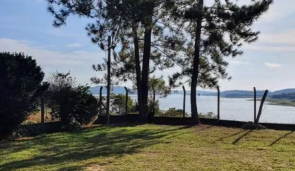 BELO RANCHO ÀS MARGENS DA REPRESA DE EMBORCAÇÃO EM ARAGUARI-MG