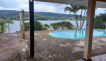RANCHO À VENDA NA REGIÃO DO DIQUE ÀS MARGENS DO LAGO DE FURNAS EM CAPITÓLIO-MG