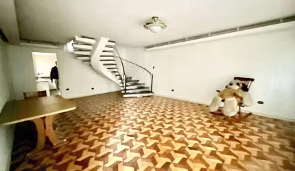 Sobrado de 3 quartos, garagem para 3 carros - Super Espaçoso