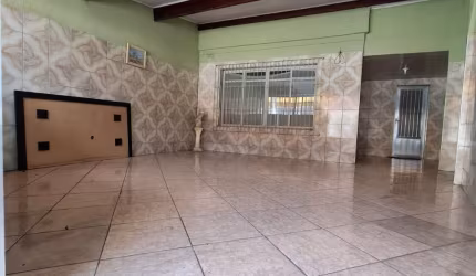 Belíssimo sobrado muito bem distribuído pelo amplo terreno!!!!!