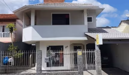 3 Casas - 6 dormitórios