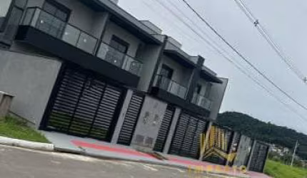Sobrado em São José/SC - Impecável Acabamento.
