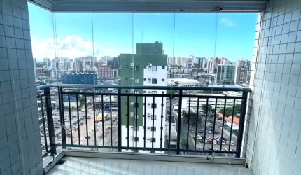 Apartamento amplo, ventilado e com ótima localização