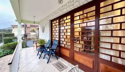Casa para Venda em Teresópolis, VÁRZEA, 6 dormitórios, 2 suítes, 5 banheiros, 2 vagas