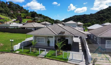 Casa para Venda em Teresópolis, Green Valleiy, 3 dormitórios, 3 suítes, 4 banheiros, 6 vagas