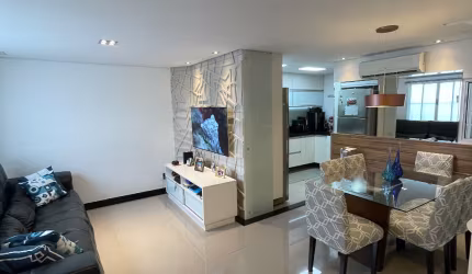 Casa em Condomínio fechado / Reformada n
