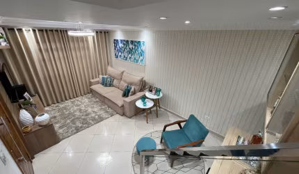 Linda casa com 2 dormitórios com ar condicionado e 2 vagas de garagem coberta