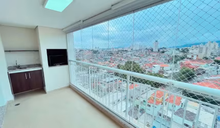 Apto com varanda gourmet e lazer de CLUBE