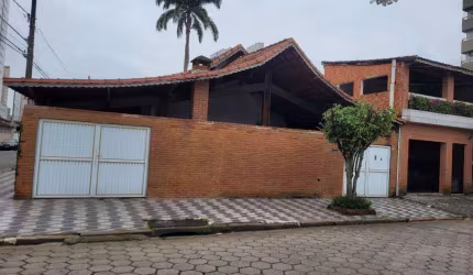 Casa com 3 dormitórios à venda, 200 m² por R$ 600.000 - Aviação - Praia Grande/SP