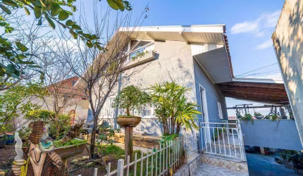 Sobrado com 5 dormitórios à venda, 200 m² por R$ 836.000,00 - Santa Felicidade - Curitiba/PR