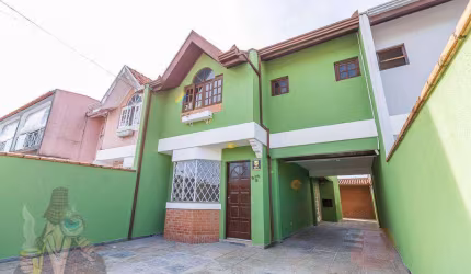 Sobrado com 3 dormitórios para alugar, 112 m² por R$ 3.390,64/mês - Capão da Imbuia - Curitiba/PR