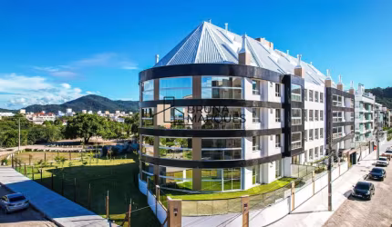 Luxo de residencial apenas 120 metros da praia!