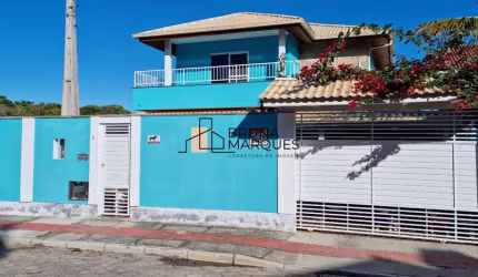 Com piscina e bem localizada!
