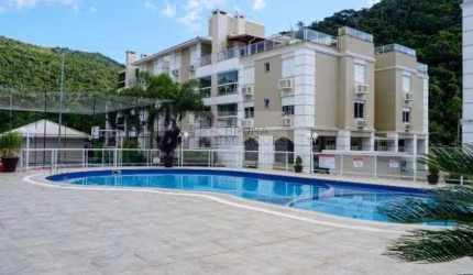 Atravessa a rua e está na praia!