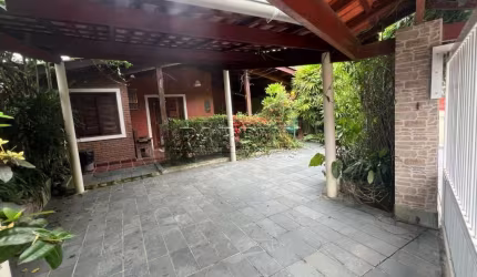 Casa com 4 dormitórios, piscina e espaço gourmet, na praia do Perequê-Mirim em Ubatuba!