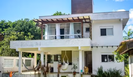 LINDA CASA SUPER AREJADA NO BAIRRO RESSACA