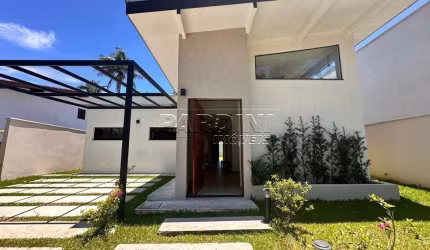 Linda casa alto padrão com 3 dormitórios e espaço gourmet no Horto Florestal em Ubatuba!