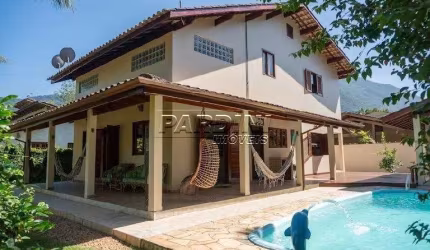 Linda casa em condomínio, com 5 dormitórios, piscina e área gourmet na praia de Itamambuca em Ubatuba!