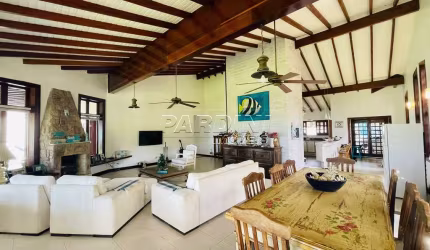 Excelente casa frente ao mar, em condomínio, na praia da Lagoinha em Ubatuba!