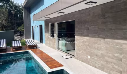 Casa moderna no condomínio Pedra Verde, praia do Lázaro, em Ubatuba!