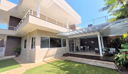 Casa espetacular com vista para o mar na praia da Lagoinha em Ubatuba!