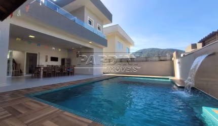 Linda residência em condomínio com 5 suítes e piscina na praia da Lagoinha em Ubatuba!