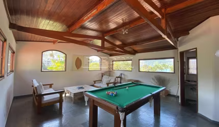 Ótima casa próxima do mar (com vista) na praia da Enseada em Ubatuba!