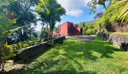 Casa em desníveis em meio a natureza, com linda vista para o mar, na praia Brava da Fortaleza em Ubatuba!