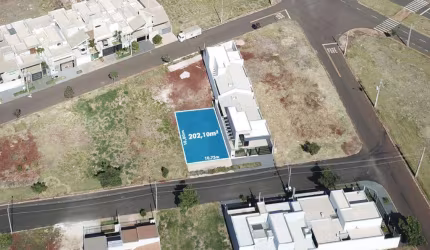 Terreno com 202 m² à Venda no Bom Jardim - Maringá