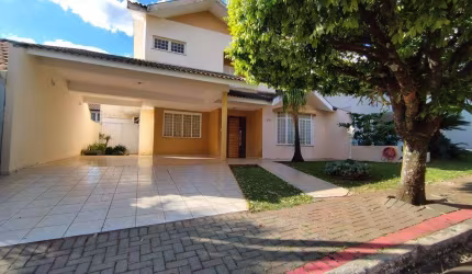 Sobrado com 250.48 m² e 3 Quartos à Venda na Zona 08 - Maringá