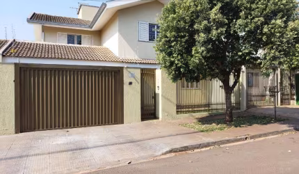 Sobrado com 310.71 m² e 5 Quartos à Venda no Residencial Moreschi - Maringá