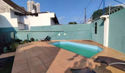 Sobrado à venda em Maringá, Zona 08, com 3 suítes, com 257.83 m²
