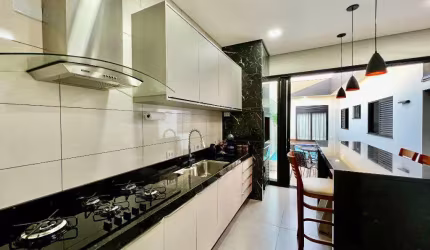 Casa à venda em Maringá, Jardim Espanha, com 3 quartos, com 156.06 m²